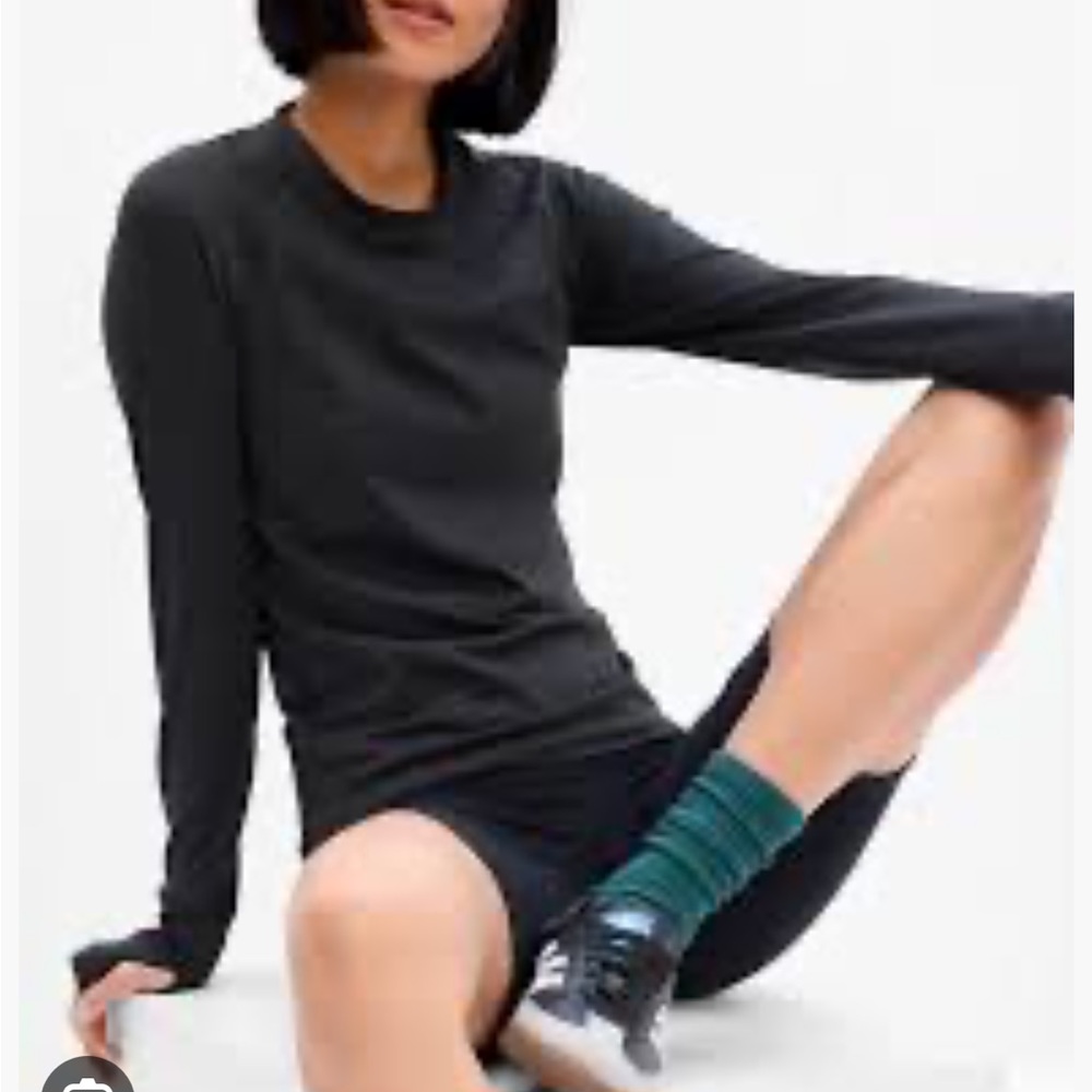NWT GAPfit studio round neck top